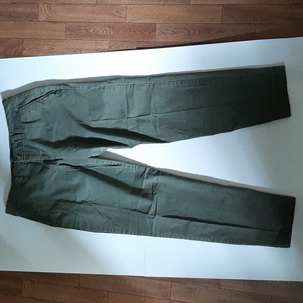Chino Faded Glory jeans. Green, size 10p.